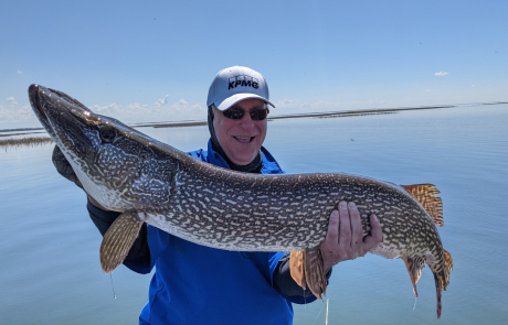 A man holding 46.5 inch Pike